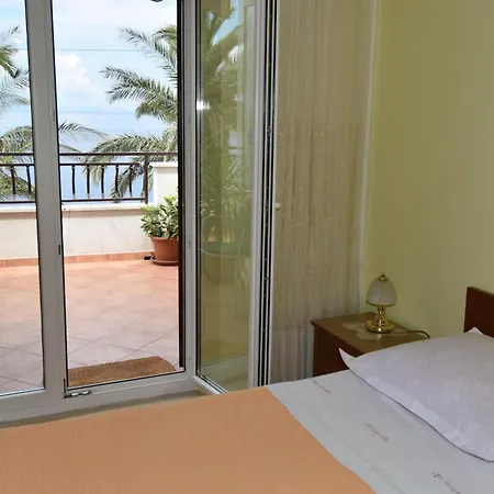 Delfina 2 Проживание в семье Подгора