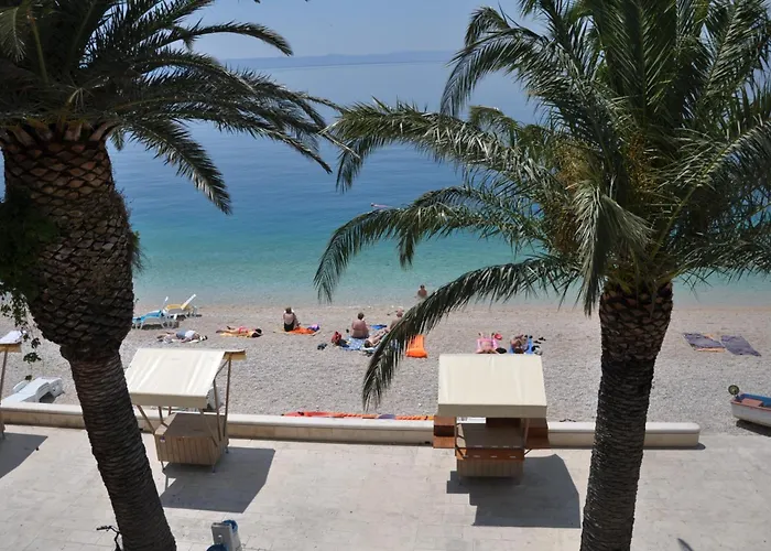 Delfina 2 Ostanak kod kuće *